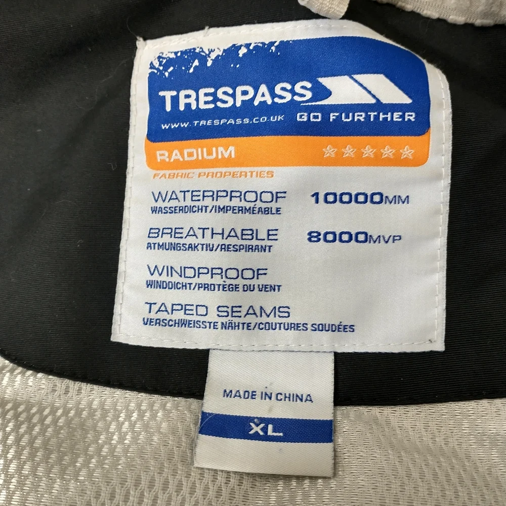 Trespass stay warm